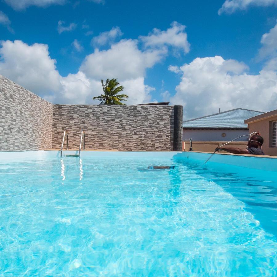 Evasion En Plein Coeur De La Ville T2 Jacuzzis Sauna Et Piscine Au Centre De Port-Louis Exterior photo