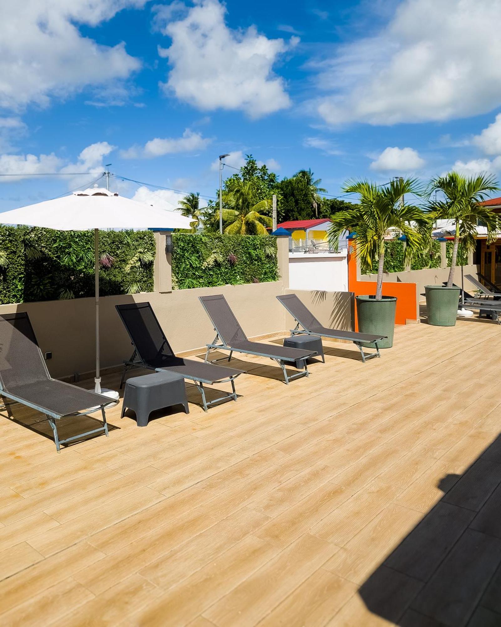 Evasion En Plein Coeur De La Ville T2 Jacuzzis Sauna Et Piscine Au Centre De Port-Louis Exterior photo